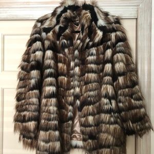 DKNY💗Stunning Faux Fur💗M